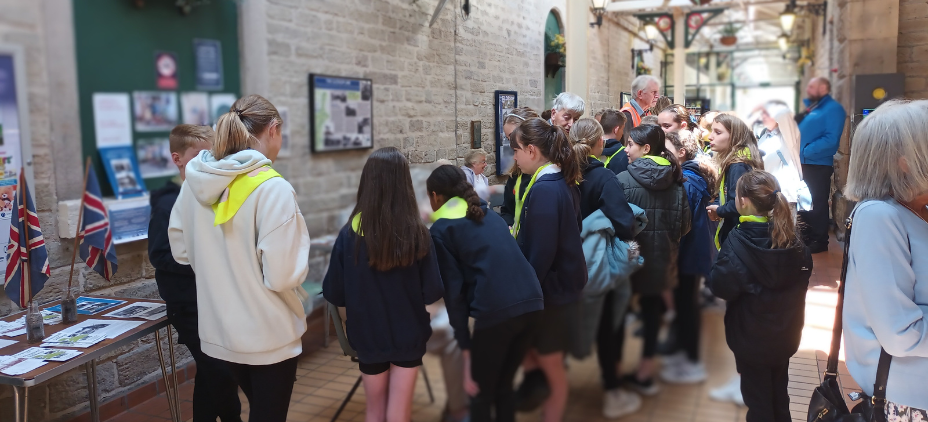 Former wartime evacuees reunited - Glossop 